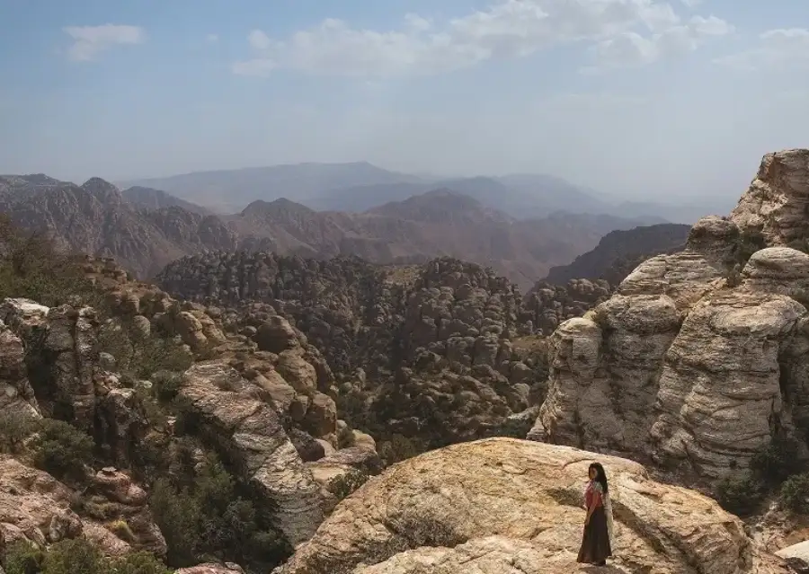 Hiking Nawatef Trail