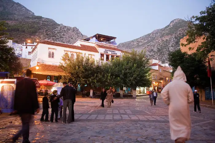 Discover Plaza Uta el-Hammam and Local Landmarks