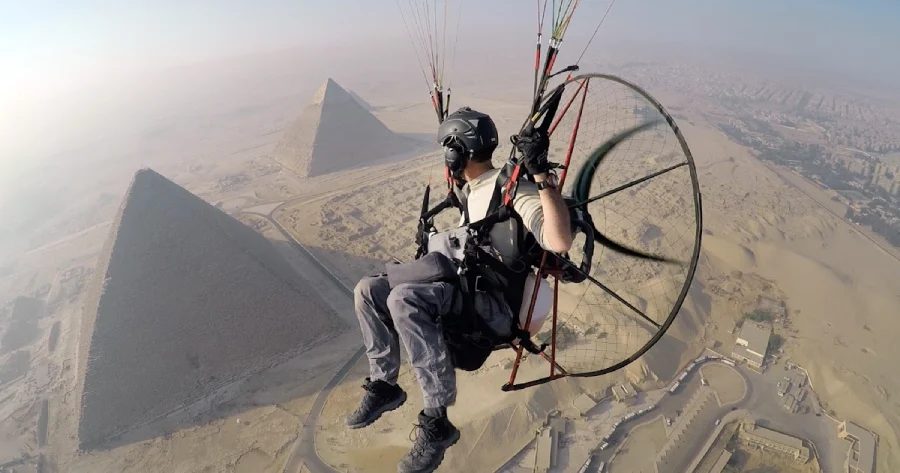Paramotor flying giza pyramids